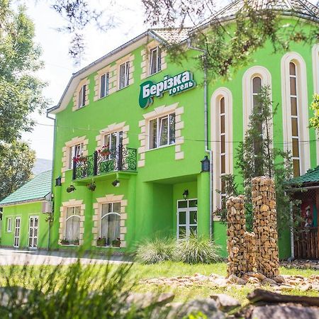 Berizka Otel Perechin Dış mekan fotoğraf