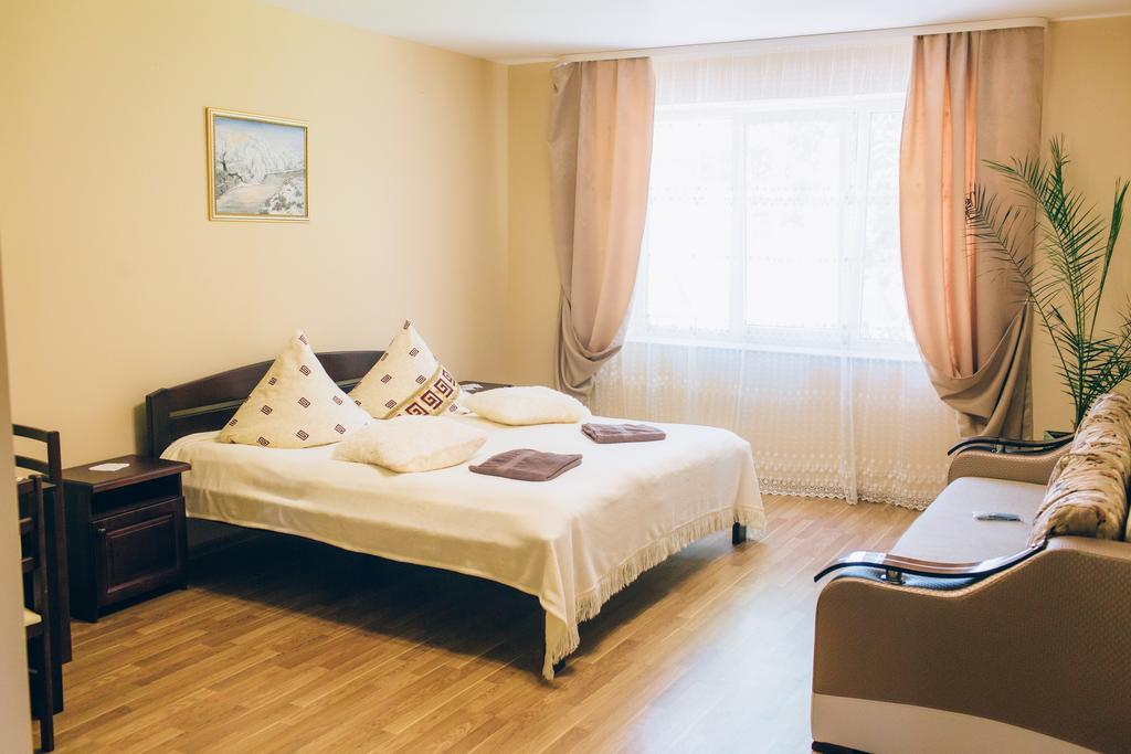 Berizka Otel Perechin Dış mekan fotoğraf